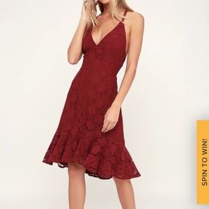 BACKLESS LACE MIDI DRESS